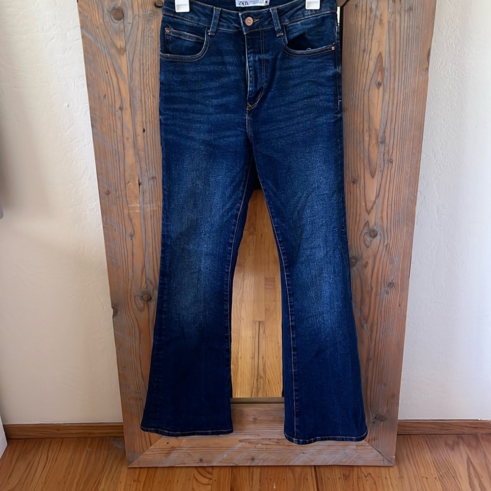 Zara high waisted flare jeans, size 38 / 6. New!